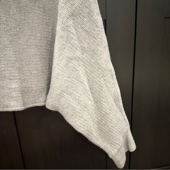 Aritzia Wilfred Free Naomi Cropped Wool Turtleneck Gray Sweater Size Medium - Picture 4 of 11
